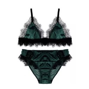 Laced Velveteen Thin Wire Free Bra And Panties Set